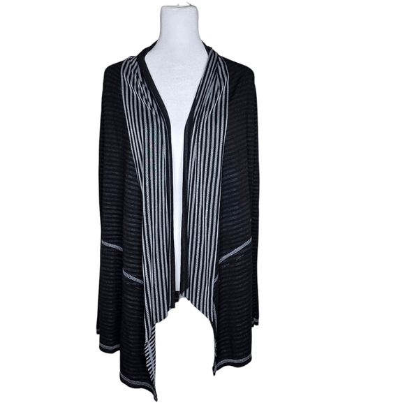 BKE Buckle Open Cardigan Black Striped Accents - Size X-Small - Picture 1 of 5